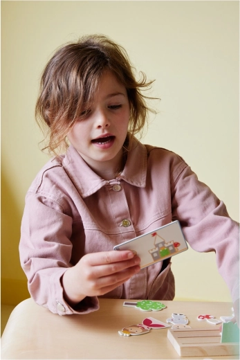 Gioco con le carte e le istruzioni verbali