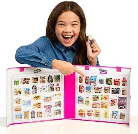 Scomparti chiari e vetrina in uno