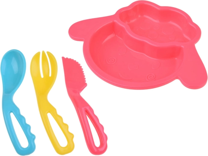 Seggiolone e stovigliette per un gioco realistico