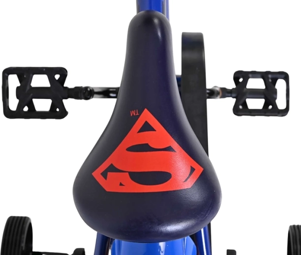 Sella confortevole con l’iconico simbolo Superman