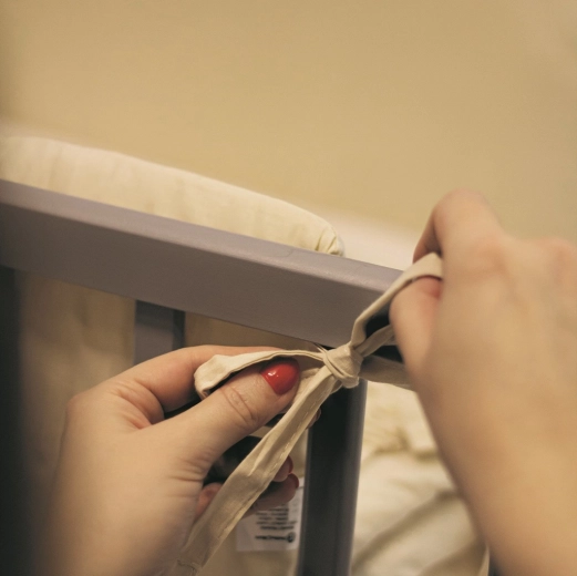 Fissaggio facile e stabile con nastri