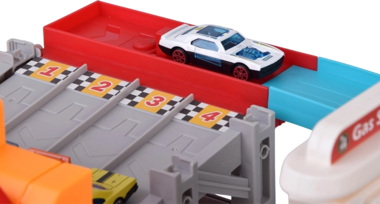 Pista a 4 corsie e posizione di partenza per 4 auto