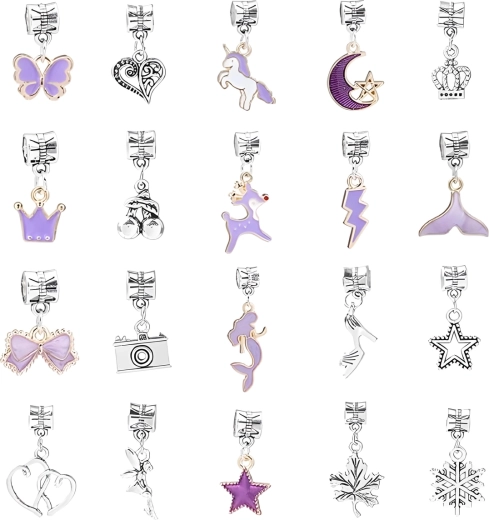 Ricco set di ciondoli e motivi charms