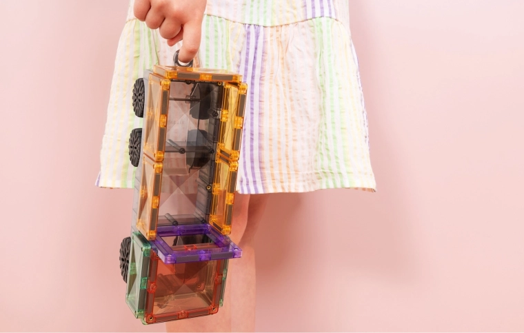 Colori pastello, elementi trasparenti e apprendimento giocoso