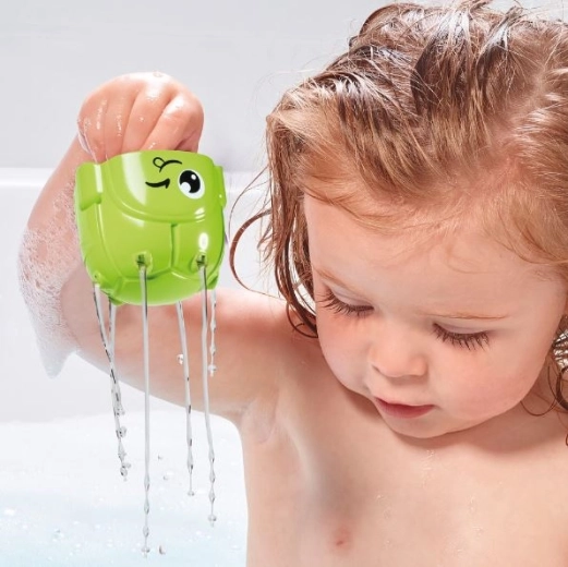 Giochi d’acqua nella vasca e in piscinetta