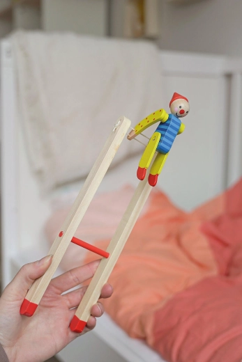 Fai girare il clown con una semplice pressione