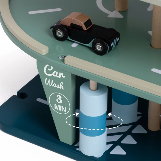 Autolavaggio e stazione di rifornimento per un gioco realistico