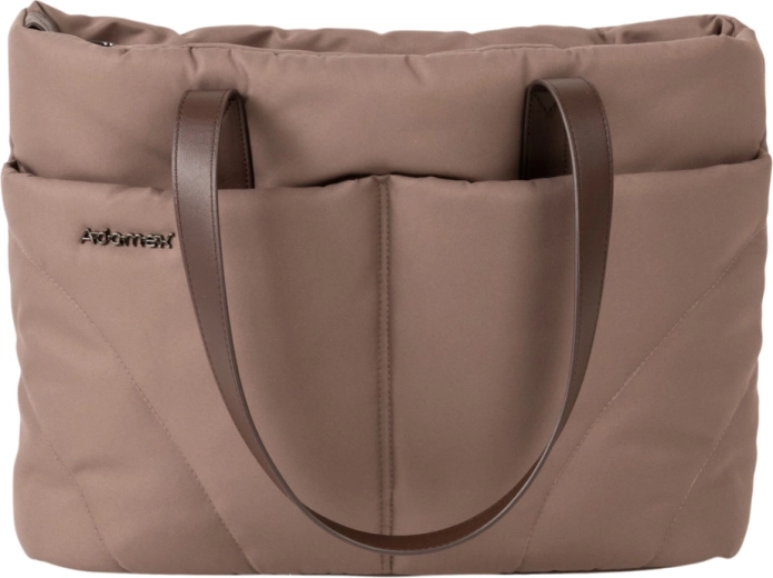 Borsa capiente e accessori pratici inclusi