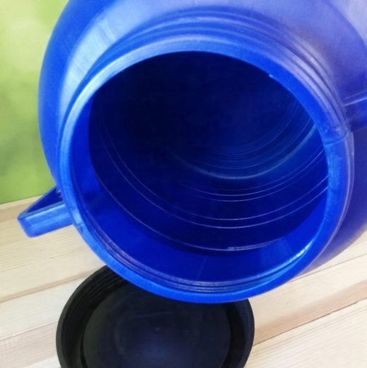 Ampio collo per facile riempimento e pulizia