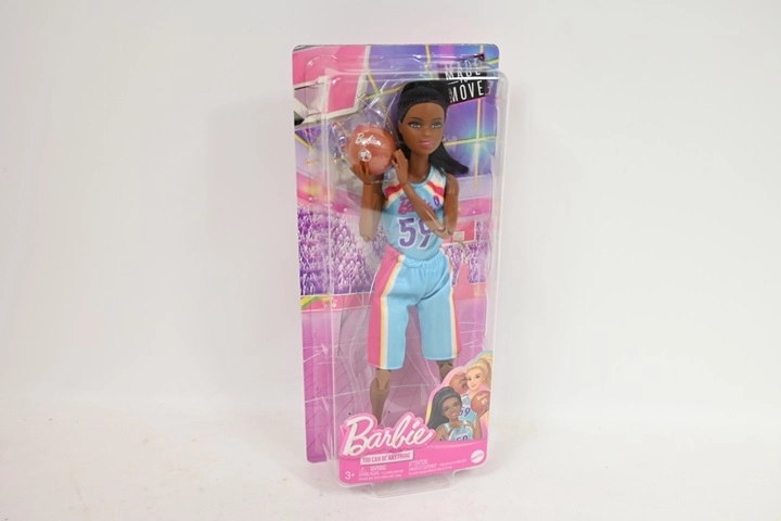 Bambola Barbie a tema cestista con pallone