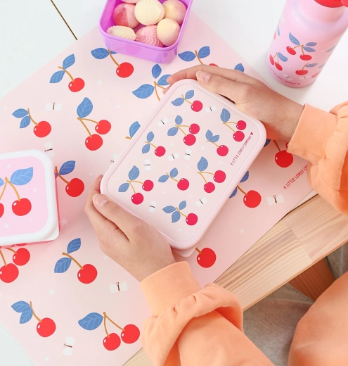 Grazioso design con ciliegie per un set coordinato