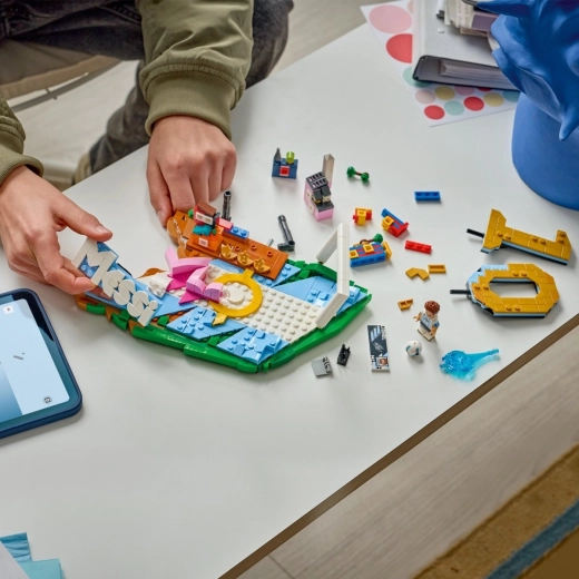 Costruzione divertente con le istruzioni digitali LEGO Builder