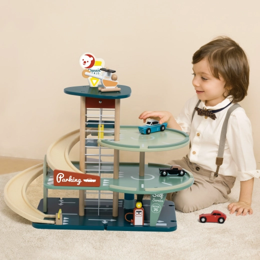 Tre piani con ascensore e rampe fluide