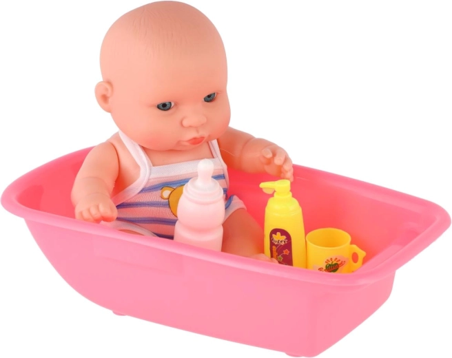 Il bagnetto come per una vera neonata