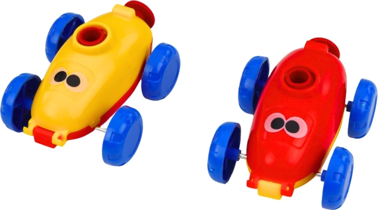 Due macchinine e palloncini colorati