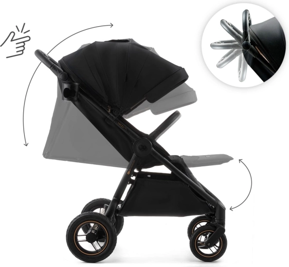 Ampia capottina con UPF50+ e ventilazione intelligente