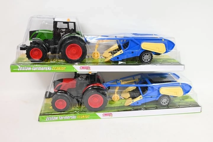 Trattore con macchina agricola