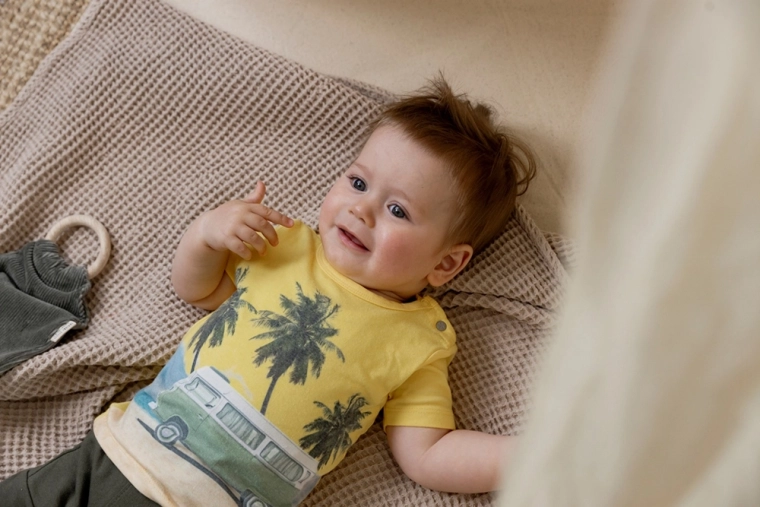 Vestizione facile grazie ai bottoni a pressione