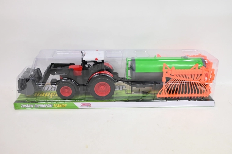 Trattore con macchina agricola