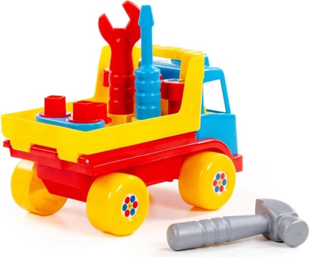 Imparare giocando: martellare e avvitare