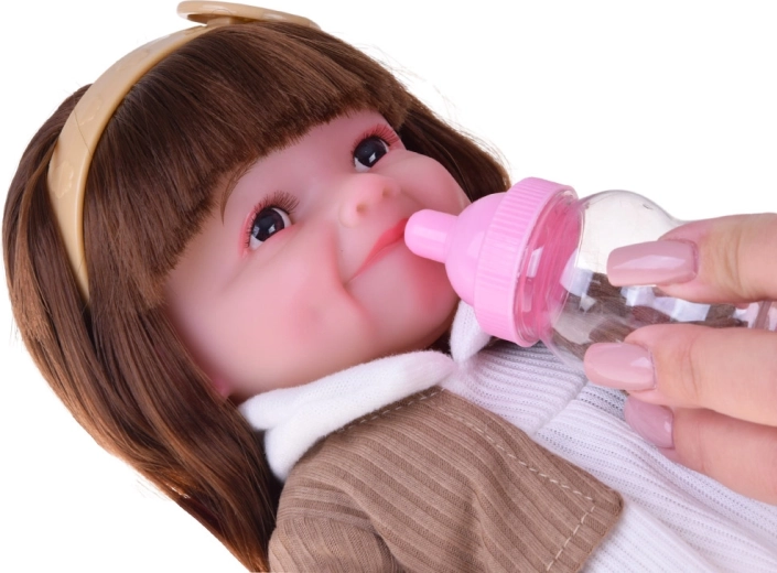 Cura realistica con biberon e pannolino