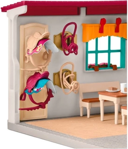 Selleria realistica ricca di accessori