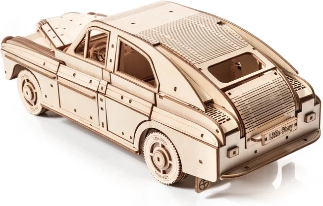 Auto rétro dettagliata in scala 1:16