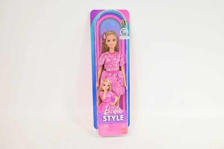 Barbie Fashionistas bambola alla moda