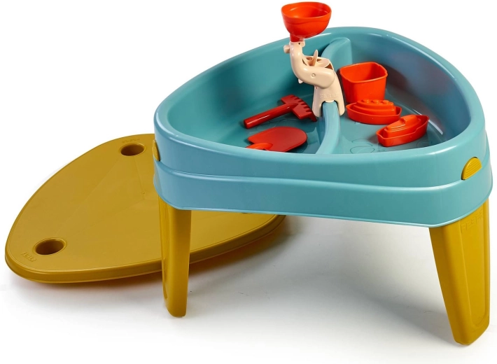Divertimento con acqua e sabbia