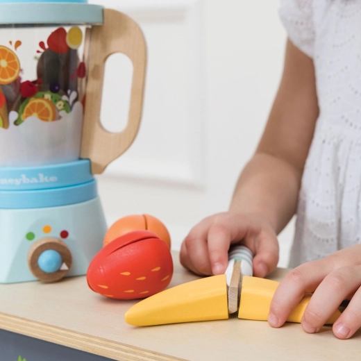 Tagliare e preparare smoothie
