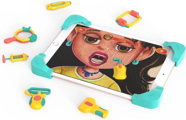 Gioco tattile con strumenti reali