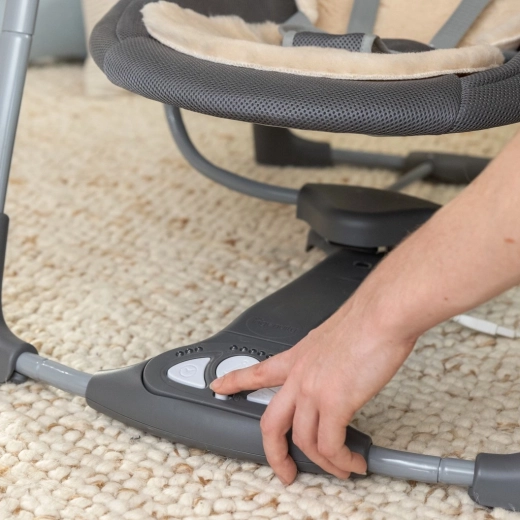 Funzionamento silenzioso e 5 velocità di dondolio