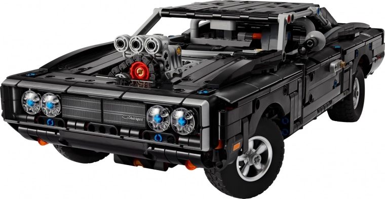 Motore V8 con compressore e trasmissione realistica