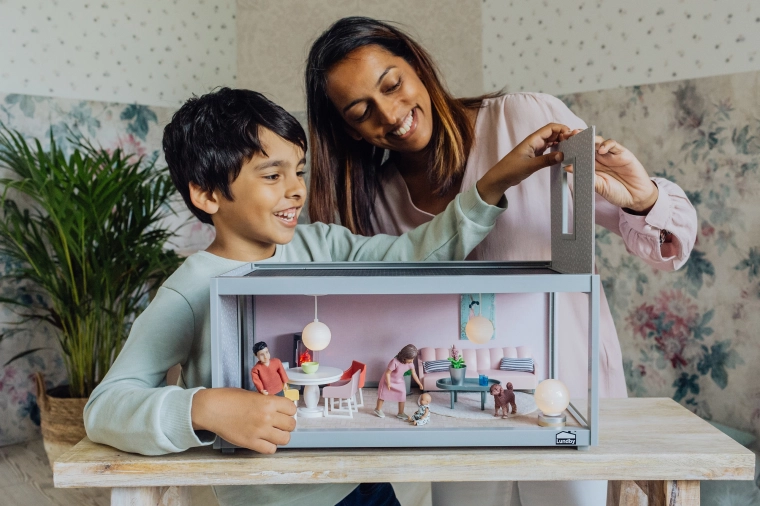 2 moderne lampade per una casa realistica