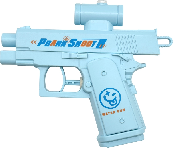 Divertimento estivo con la pistola ad acqua