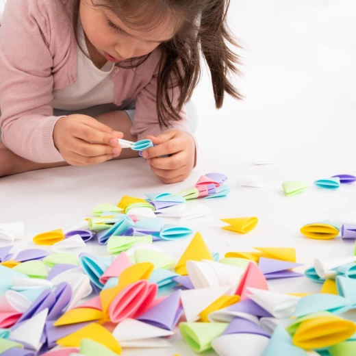 Favorisce la motricità fine e il pensiero logico