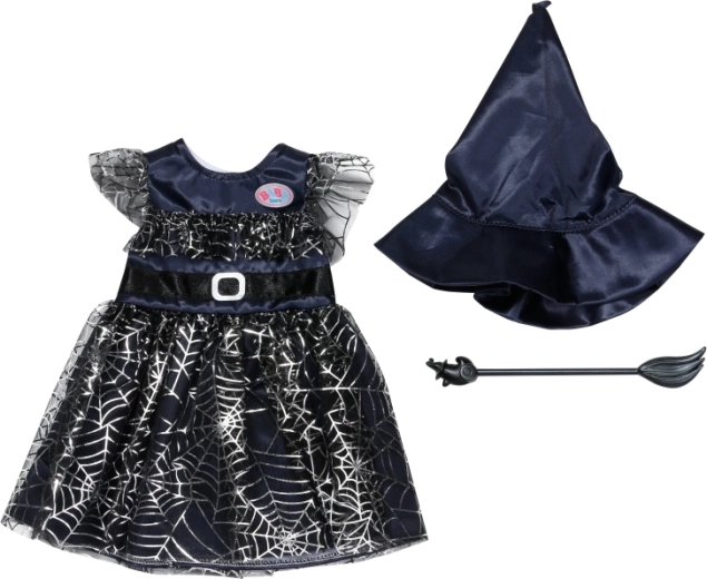 Look da strega con motivo a ragnatela