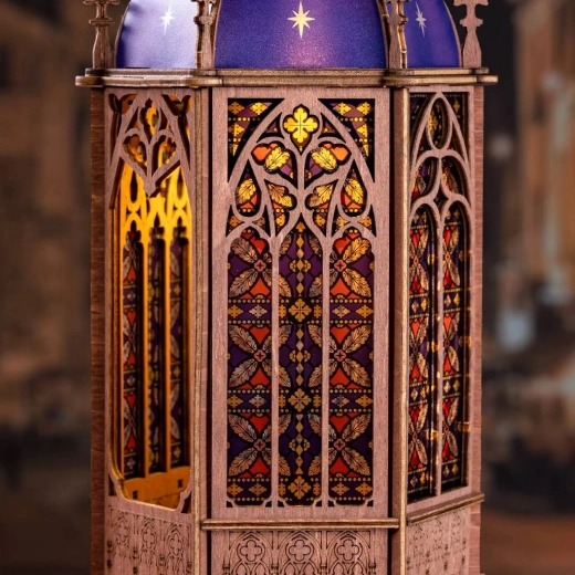 Cattedrale gotica con effetto vetrata