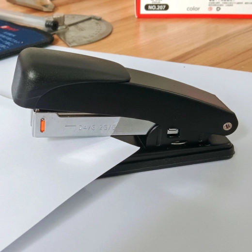 Compatibilità con graffette 24/6 e 26/6