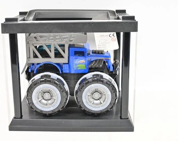 Monster truck in gabbia con una piccola macchinina