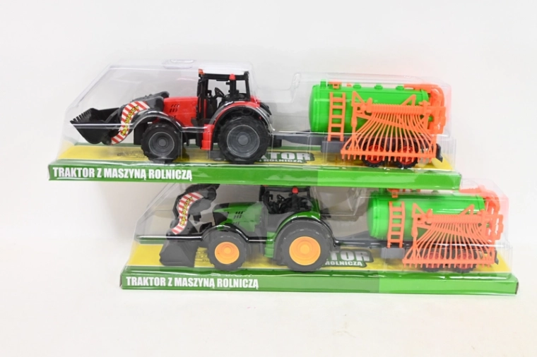 Trattore con caricatore frontale e macchina agricola