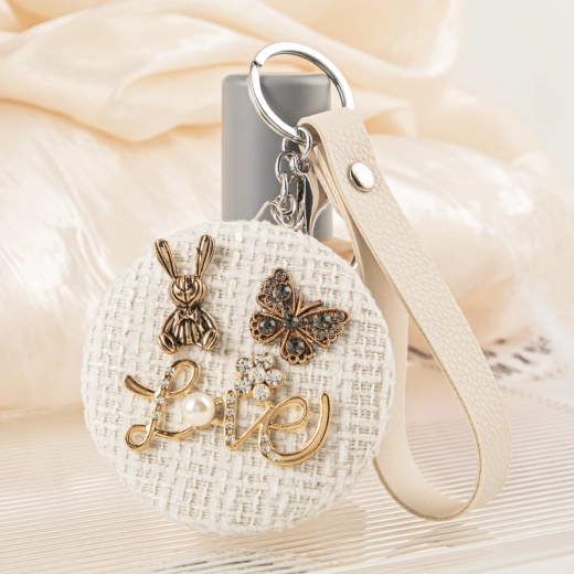 Specchietto tascabile Coniglietto nella sua cuccia in tweed naturale con perlina