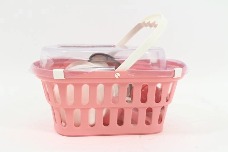Set di stoviglie per bambini in cestino