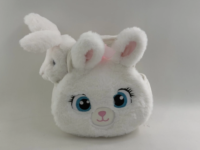 Coniglietto di peluche in una borsetta a forma di coniglietto