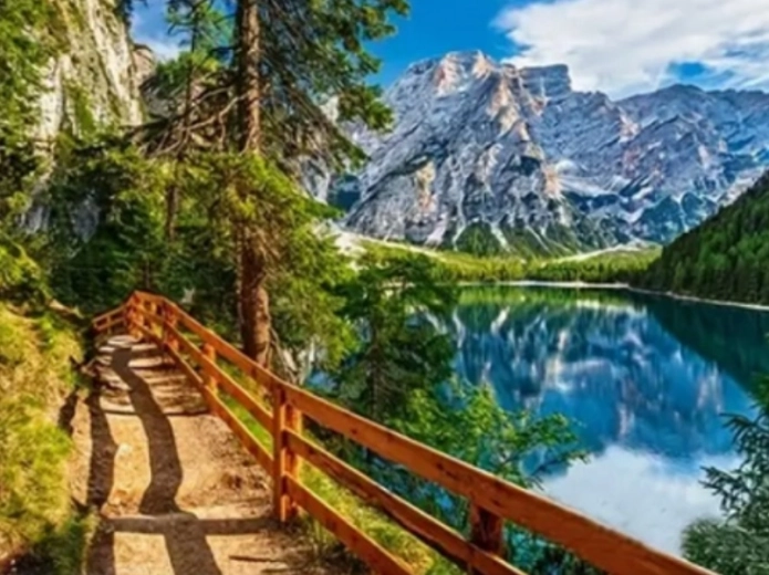 Pittura diamantata – sentiero lungo il lago di montagna 30 × 40 cm