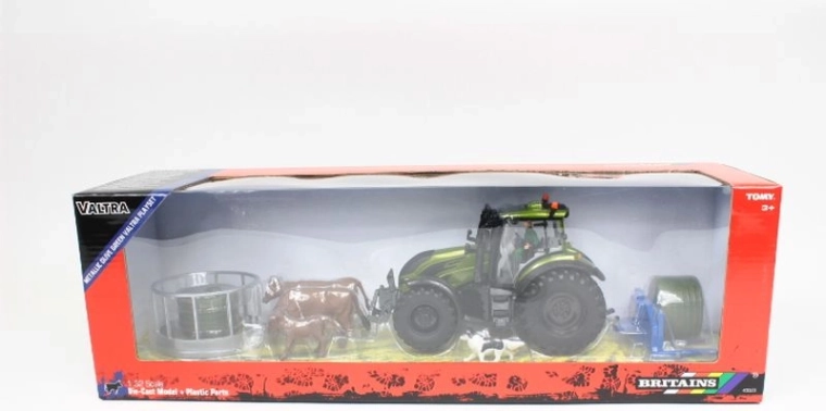 Britains set trattore Valtra metallic olive green 1:32