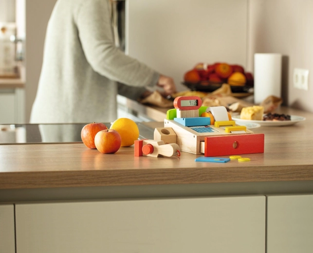 Cassa per bambini in legno per giocare al negozio con scanner