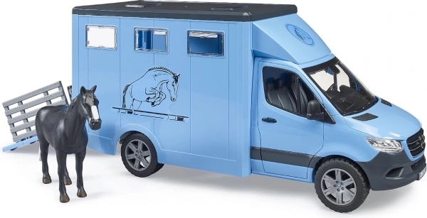 Bruder Mercedes‑Benz Sprinter trasporto cavalli con figurina