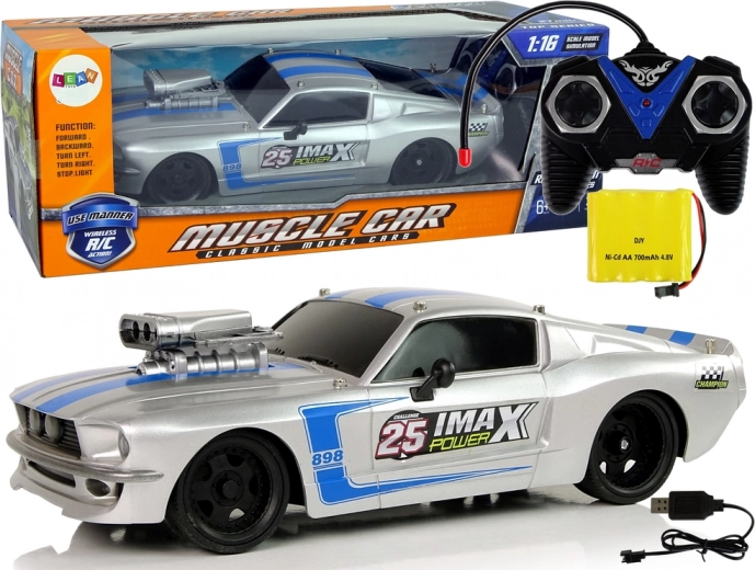 Auto sportiva radiocomandata 1:16 argento con strisce blu