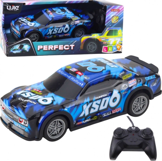 Auto RC da corsa con carrozzeria luminosa, nero-blu